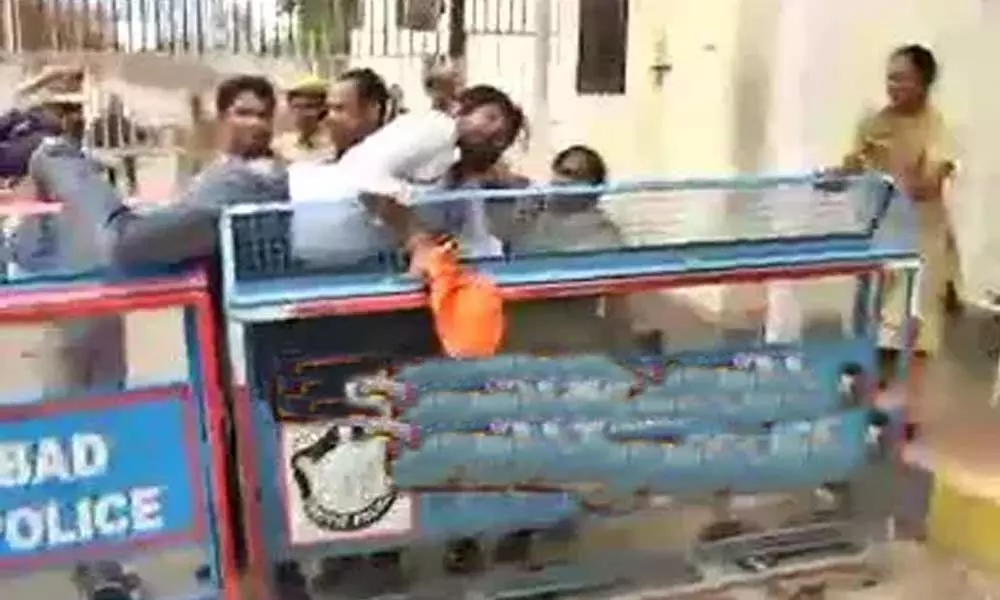 ABVP leaders attempt to lay siege to Pragati Bhavan, arrested