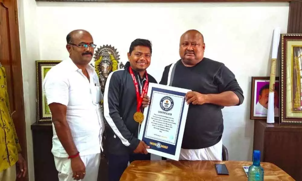 Minister Kamalakar felicitates athlete Rapelli Srinivas in Karimnagar