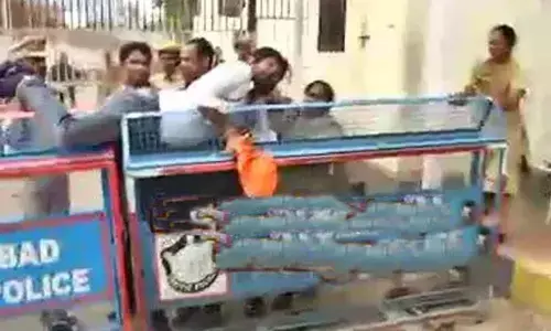 ABVP leaders attempt to lay siege to Pragati Bhavan, arrested