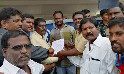 RTC workers gherao government whips house in Kamareddy