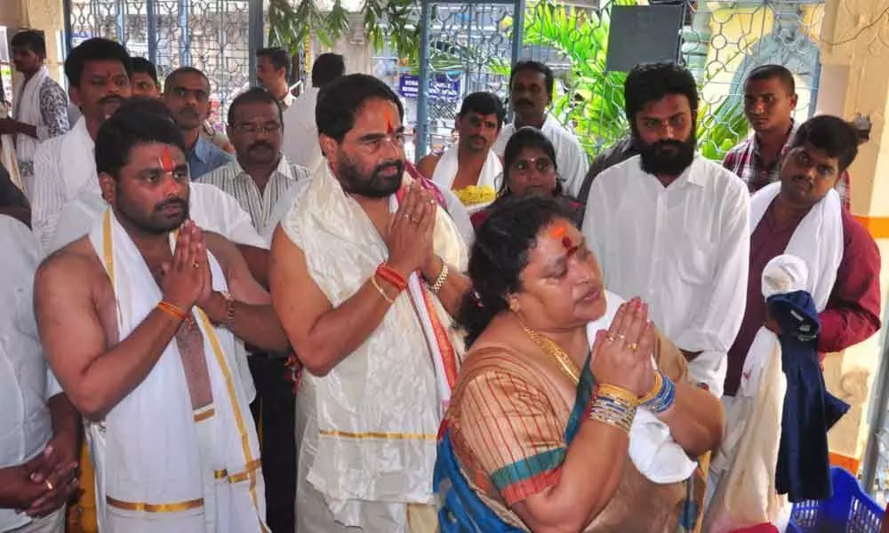 Bhadrachalam: Andhra Pradesh Assembly Speaker prays at Bhadradri