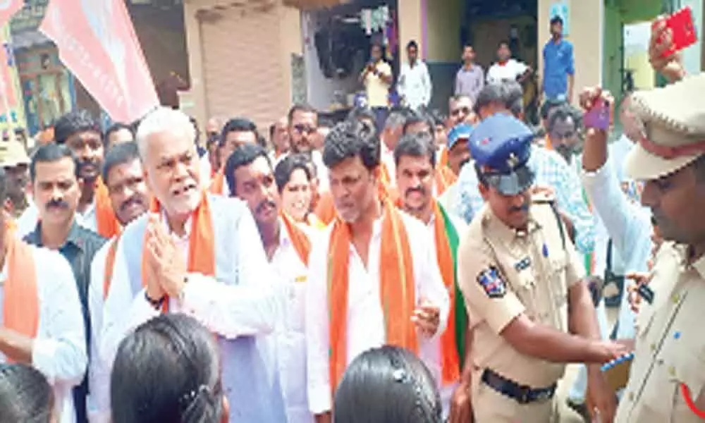 Union Minister Purshotham Khodbai Rupala takes part in Gandhi Sankalp Yatra