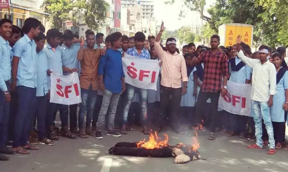 Student Federation of India sets govt effigy on fire
