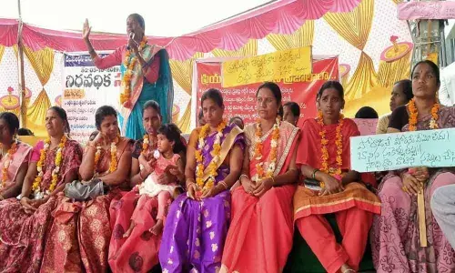 Politicos, unions support TSRTC stir