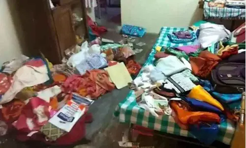 Chaddi gang makes away with Rs 7.6 lakh worth booty in Hyderabad