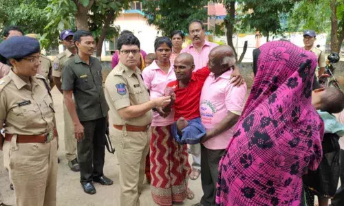 Khammam Police Commissioner Tafseer Iqbal lauds services of Annam Foundation