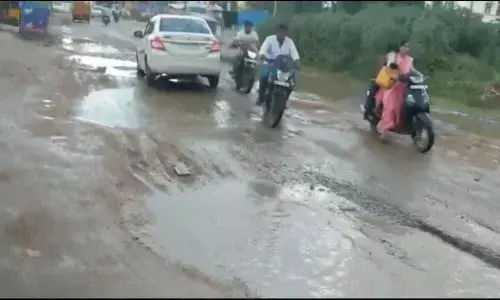 Bad roads trouble commuters