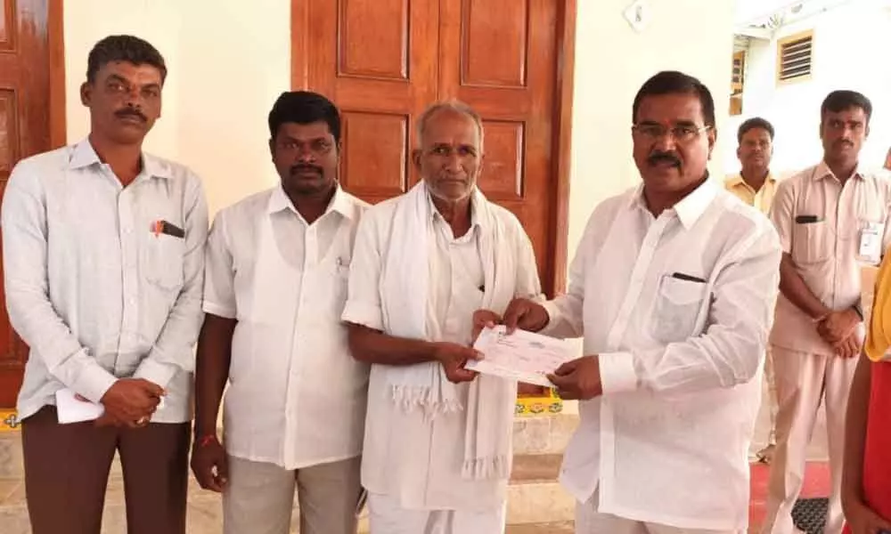 Wanaparthy: CMRF cheque handed over to ailing patient by Minister Singireddy Niranjan Reddy