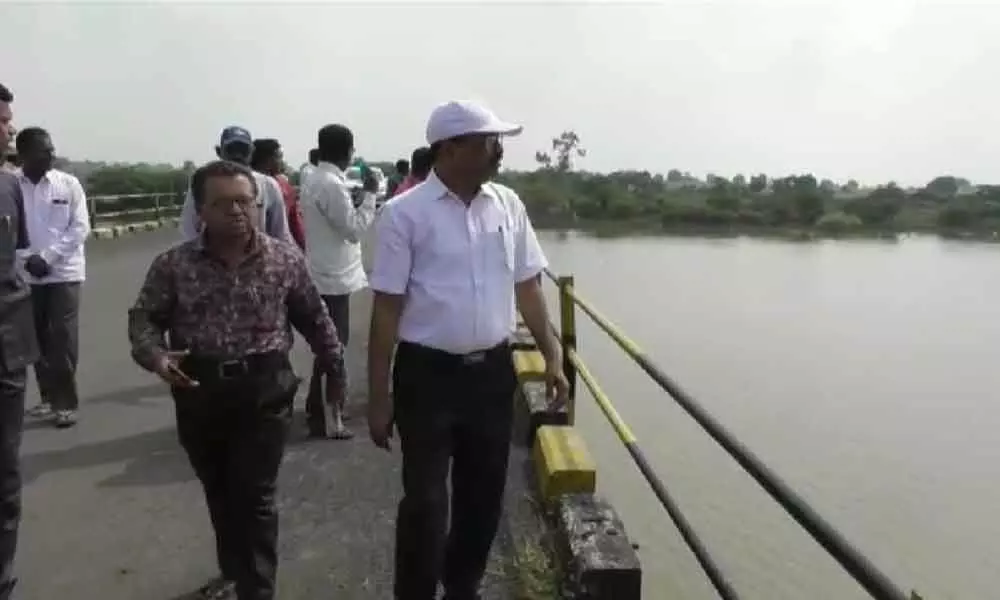 Nizamabad: Collector M Rammohan Rao inspects floodwater in Godavari river