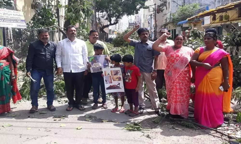 Locals stop officials from felling tree