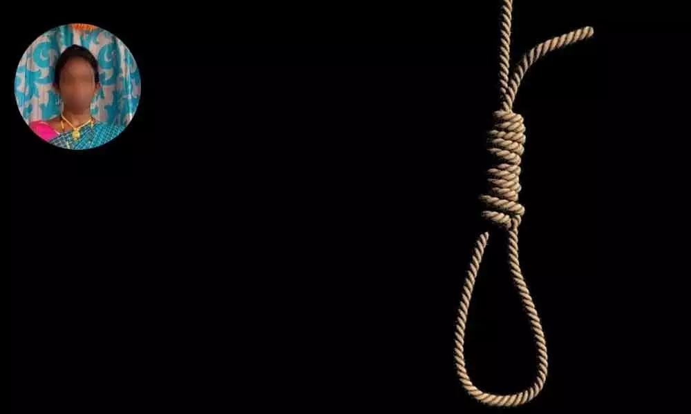 Woman conductor commits suicide in Khammam district