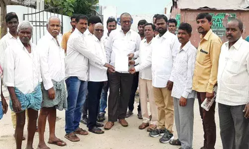 Corporator Pannala Devender Reddy inspects damaged roads