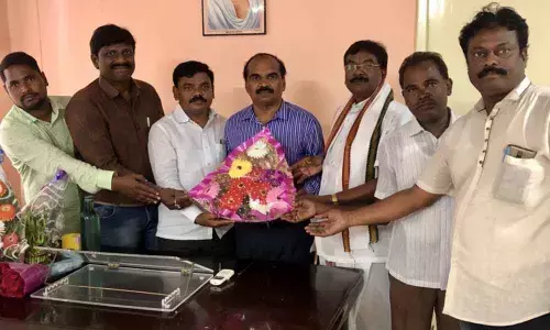 Hanamkonda: Kakatiya University employees greet Professor David