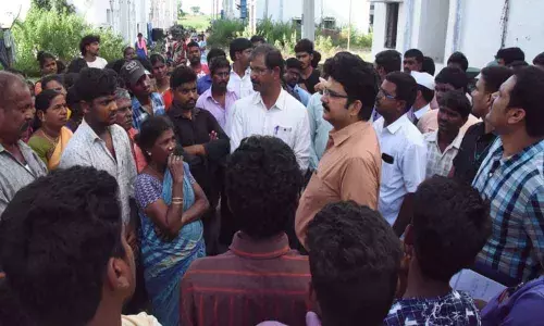 DC Hanmanth Rao inspects JNNURM houses at Narreguda