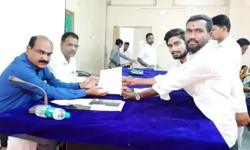 Telangana Student Federation seeks action against Sri Chaitanya College, DEO