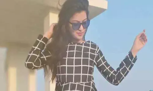 Miss India International finalist calls on Harish, Patil