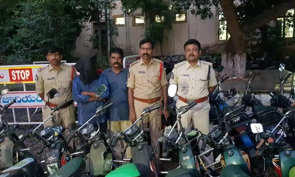 Police arrested two wheeler lifter
