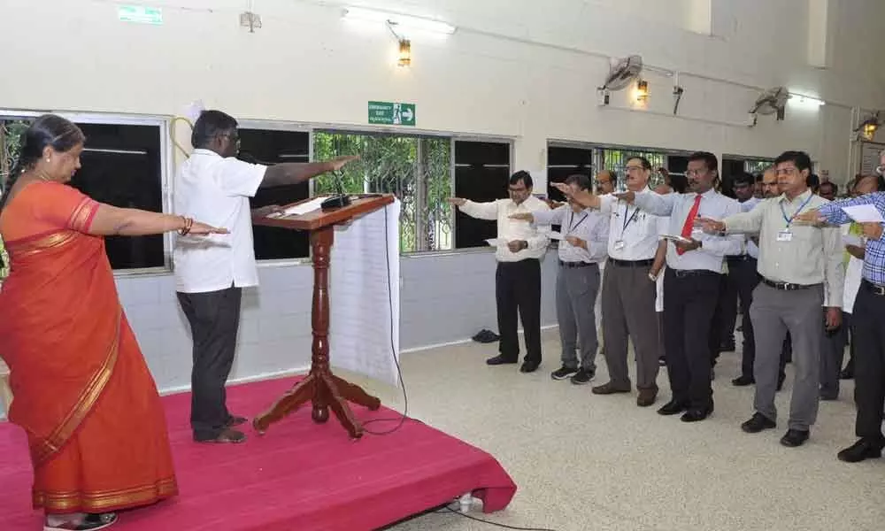 SVIMS administers Integrity Pledge to the staff