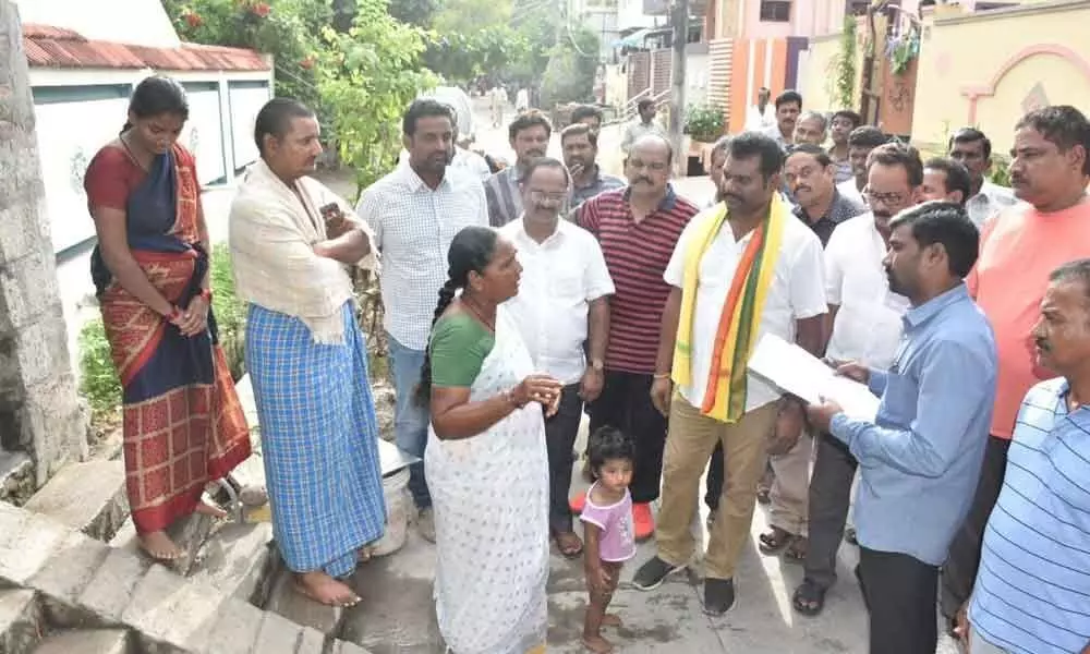 MLA inspects condition of roads in Guntur