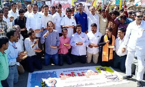 Rally held at Proddatur demanding setting up of HC in Rayalaseema