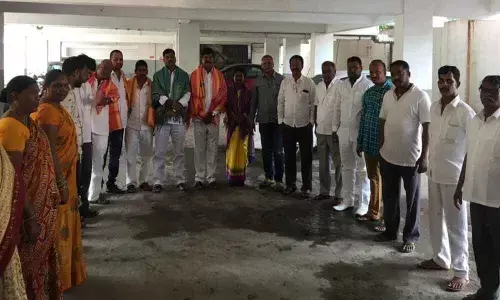 TRS assn heads call on Cheruku Sangeetha