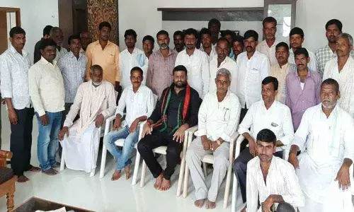 Ayacut farmers meet MLA Rohit Reddy on surplus water