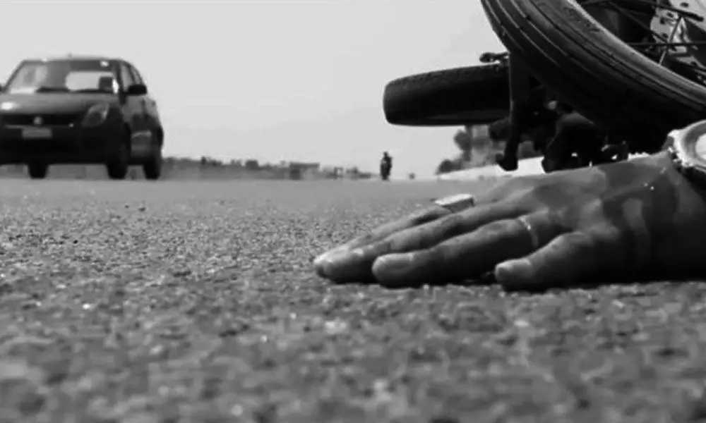 Two died, four injured as auto hits bike in Visakhapatnam