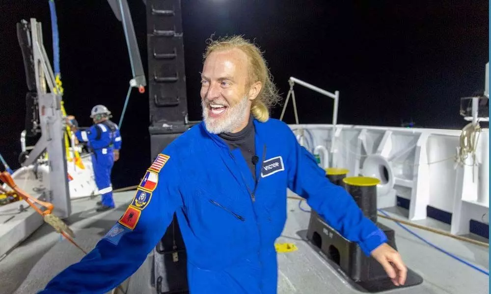 US adventurer Victor Vescovo has become the first person to visit the deepest points in every ocean