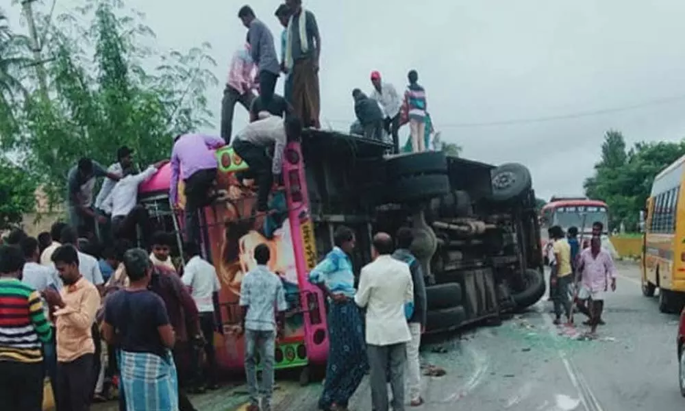 Seven killed, 20 injured as bus overturns in Karnataka