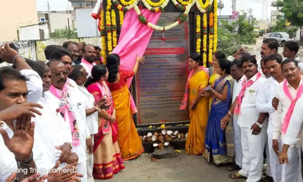 Stones laid for works worth 10 crore in Yadagirigutta town