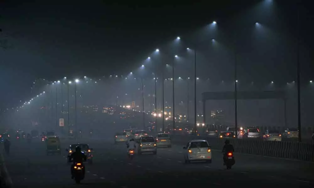 Delhi remains shrouded in toxic haze