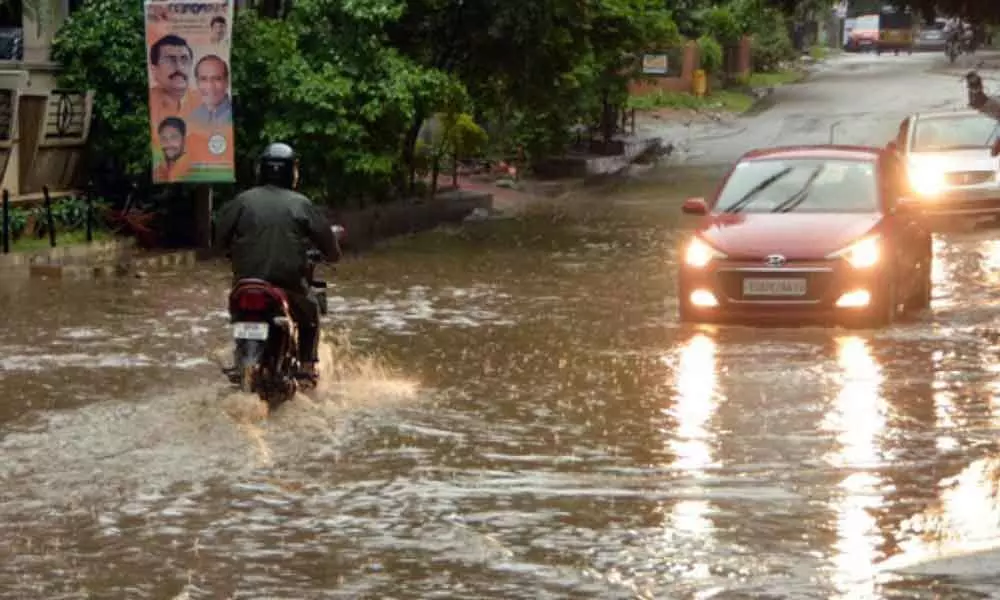 Heavy rains lash Nizamabad, Kamareddy