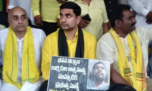 Despite heavy rains, TDP leaders start one day Deeksha over Sand shortage in Guntur