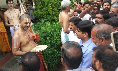 RTC employees meet Chinna Jeeyar Swamy over strike