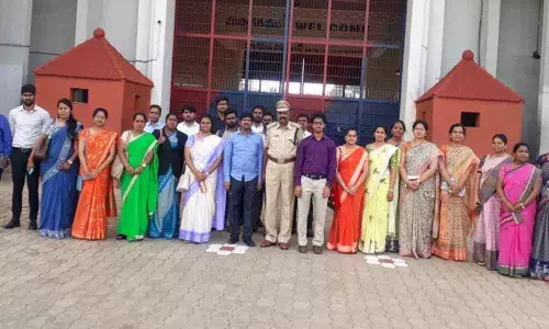 Judges visit central jail