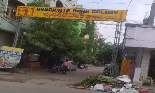 Rampant littering gives rise to stenchy stretch