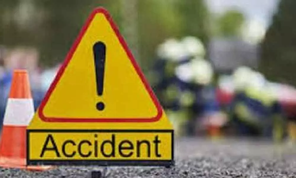 APSRTC bus mows down TSRTC employee, wife