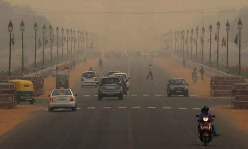 Delhi: City remains shrouded in toxic haze