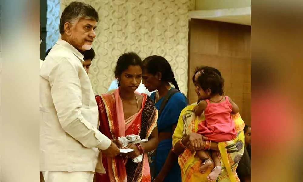 Chandrababu demands govt to revive free sand policy in Vijayawada