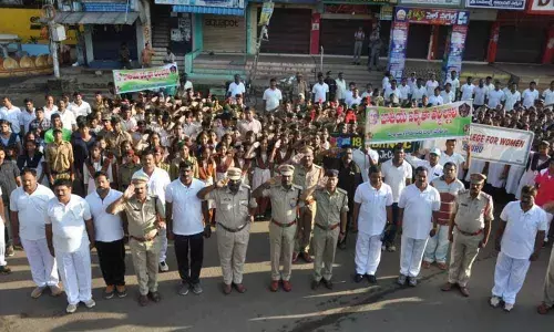 Unity run to mark Sardar Patels birth anniversary in Eluru