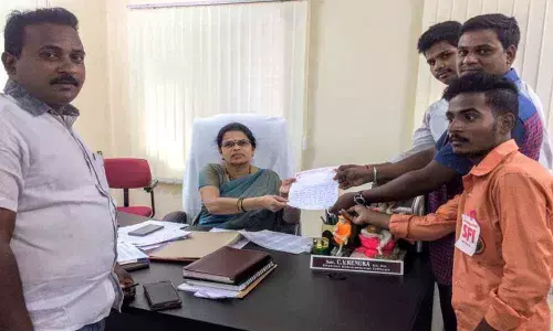 Act tough against schools violating timings: SFI