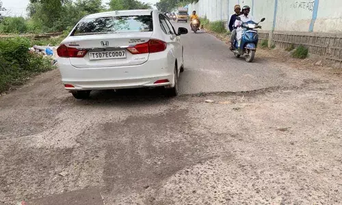 Residents resent bad state of roads