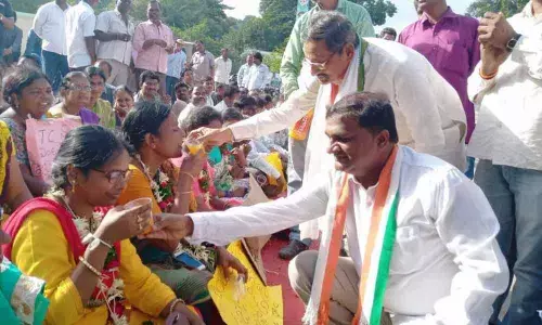 RTC workers go on relay hunger strike