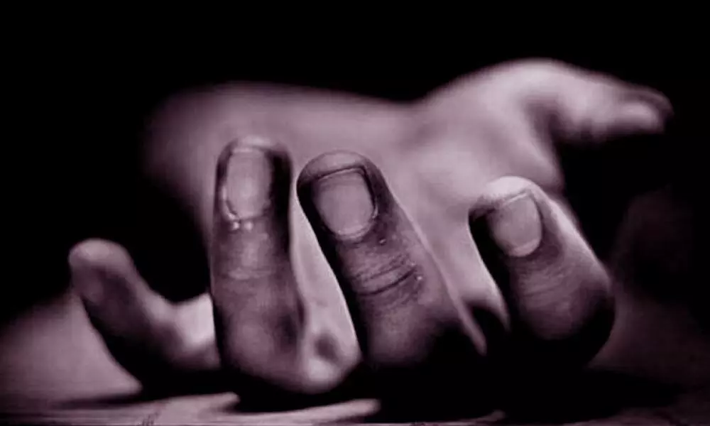 Police constable attempts suicide  in front of collectorate in Ananthapur