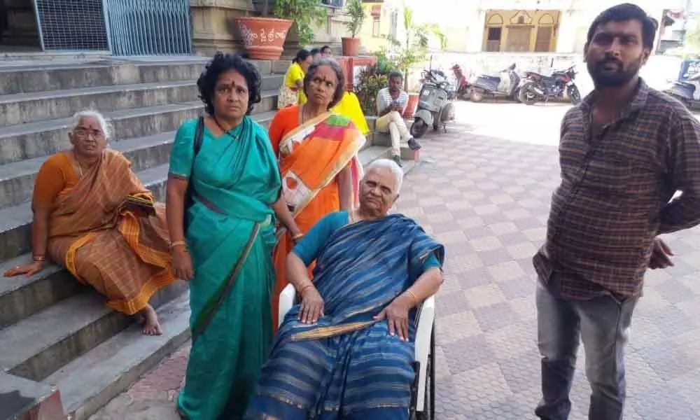 Bhadrachalam: Elderly devotees face hardships as temple elevator breaks down