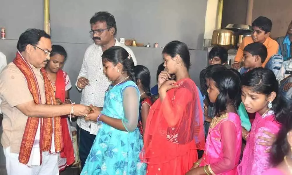 Saraswathi Yagam performed at Durga temple in Vijayawada