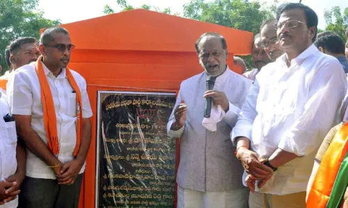 Laxman demands govt to end RTC row at earliest in Khammam