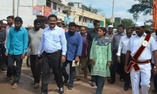 Officials told to hasten road extension works: Collector Ayesha Masrat Khanam