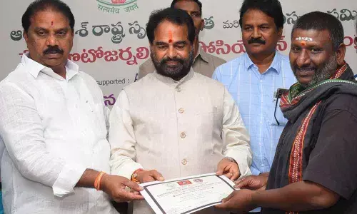 Two Hans India lensmen bag awards