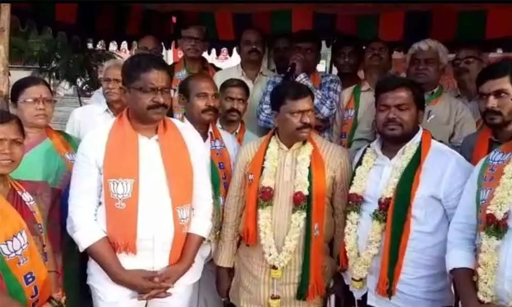 BJP protests against property tax hike at Nagaram municipality